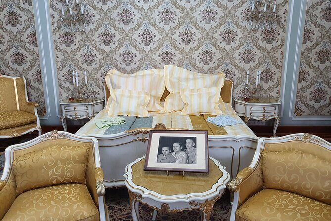 10 h Ceausescu Communism Private Tour in Bucharest plus Dracula's Grave - Calea Victoriei: old royalty meets party HQ