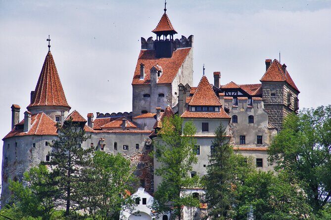 Bran & Peles Castles through the Best Road in the World: Transfagarasan road - Bucharest to the mountains: the road trip starts strong