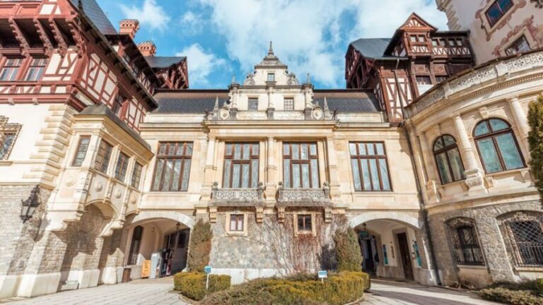 Bucharest: Dracula's Castle, Peleș Castle & Brașov Day Trip - Peleș Castle in Sinaia: royal elegance with practical ticket rules