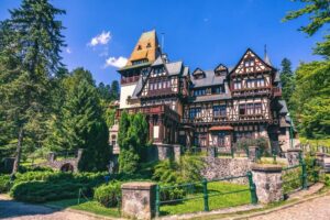 Bucharest: Peles Castle, Bran Castle, & Brasov Full-Day Tour - Peleș Castle: the royal “fairytale” that’s also built like a masterpiece