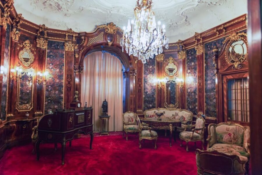 Discover Europe's Deepest Mines & Peles Castle's Royal Charm - Sinaia break time: lunch, street food, and a little shopping room