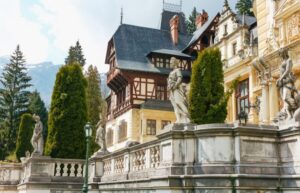 From Bucharest: Day Trip to Dracula and Peles Castle - Peleș Castle: neo-Renaissance glamour with real craftsmanship