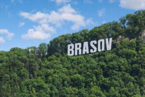 Full-Day Private Tour to Sinaia, Bran and Brasov from Bucharest - Sinaia in two hours: Peleș Castle and Pelișor palace