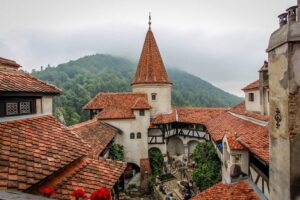 Guided visit in Spanish to the Castle of Dracula in Bran (native Spanish guide). - Your Native Spanish Guide: The Real Difference Maker