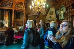 Private Full Day Trip to Peles & Bran (Dracula’s) Castles &Brasov - The 8:00 am start: how the day stays under control