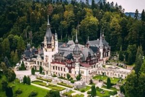 Private Tour to Dracula's Castle, Brașov City & Peleș Castle - Peleș Castle: the ticket rule you can’t ignore
